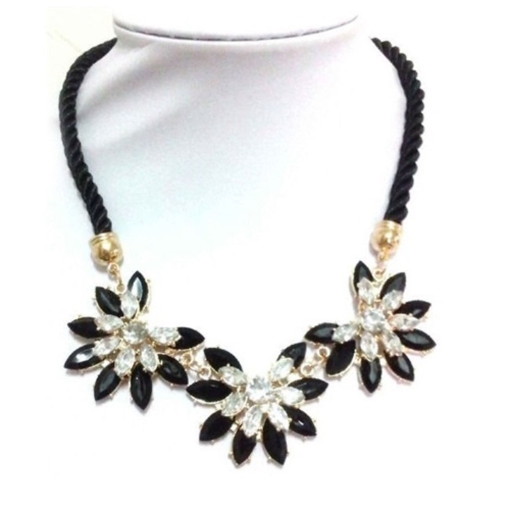 Statement Necklace Gold Plated Flower Design - Picture 8 of 8